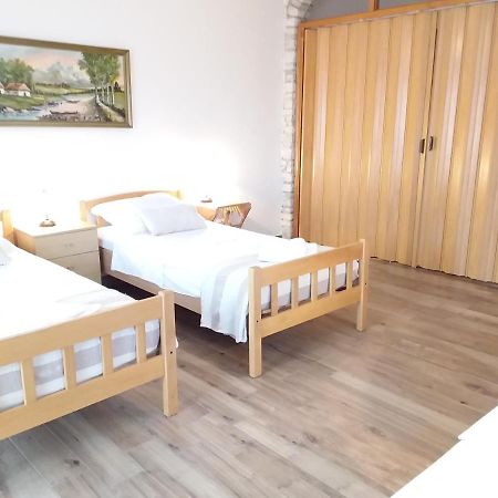 Apartman Tomo Pula Eksteriør billede