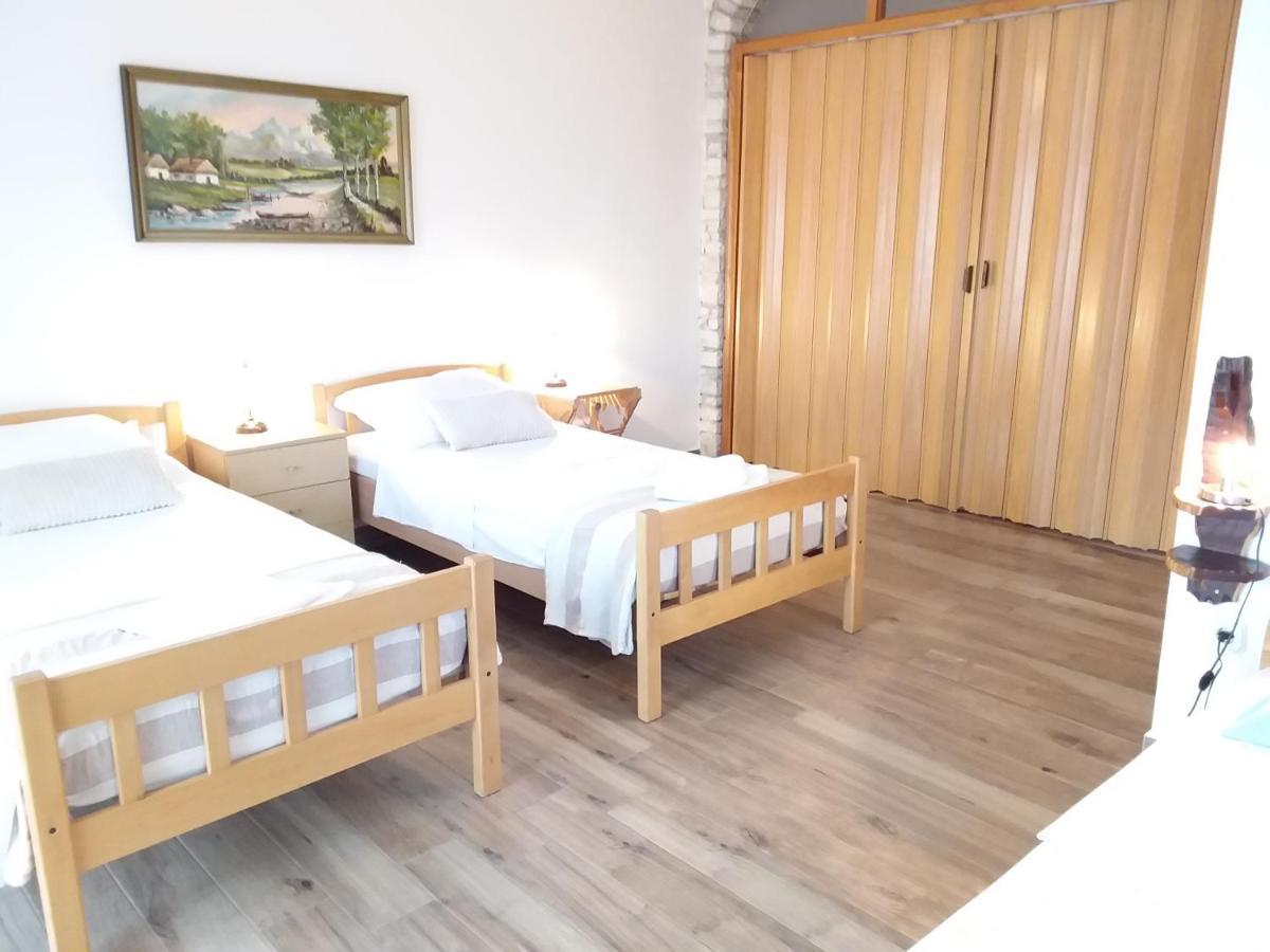 Apartman Tomo Pula Eksteriør billede
