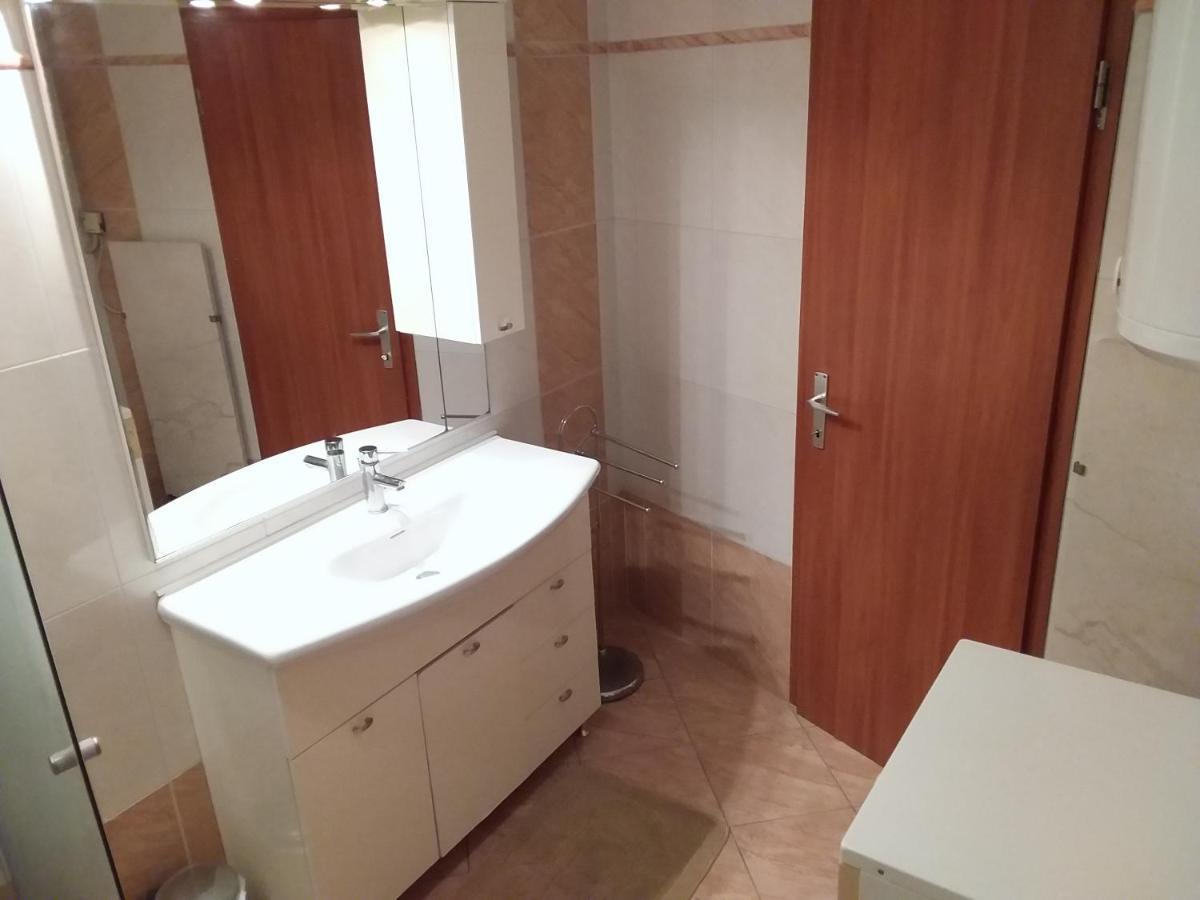Apartman Tomo Pula Eksteriør billede