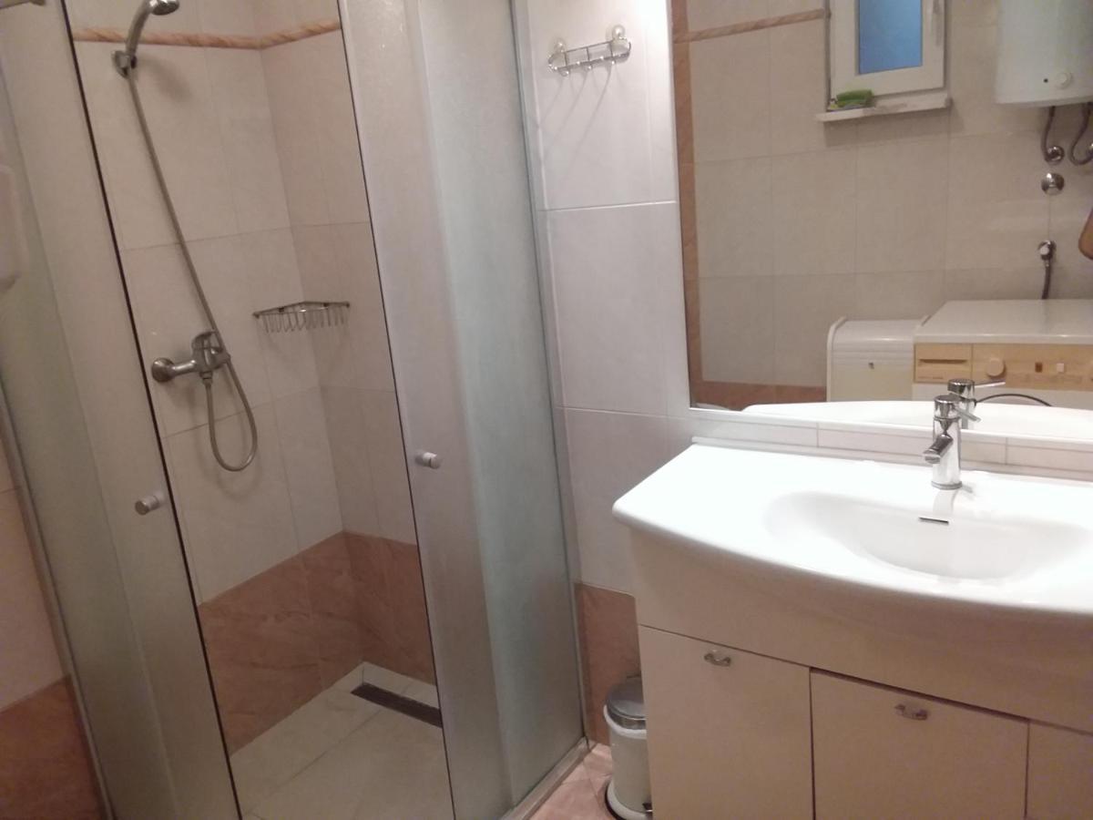 Apartman Tomo Pula Eksteriør billede